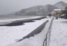 La neve imbianca la spiaggia di Voltri spiaggia neve Voltri