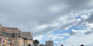 Genova Cleaners e scout ripuliscono la spiaggia di Sturla, raccolti 14 sacchi di “rumenta” spiaggia vernazzola