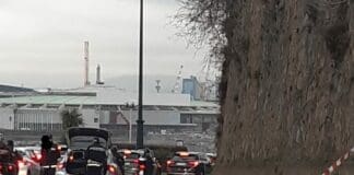 Corso Italia, preoccupa il muraglione: transennato il marciapiede e chiusa la ciclabile Corso Italia