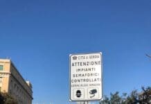Semafori intelligenti – Iniziata l’installazione dei cartelli di avviso per auto e moto semaforo intelligente, cartelli, avviso,