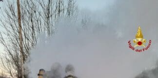 Auto in fiamme a Sant’Olcese, intervento dei Vigili del Fuoco Vigili del fuoco, auto, incendio,