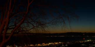 Mercurio si mostra al tramonto nel cielo di Genova