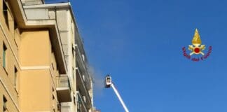 Cornigliano – Incendio in un appartamento in via Agosti vigili del fuoco incendio