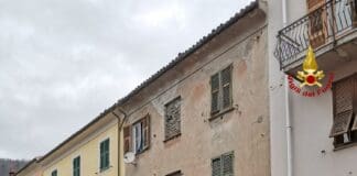 Ronco Scrivia – Esplode bombola di GPL in un appartamento, un ferito grave vigili del fuoco Ronco Scrivia