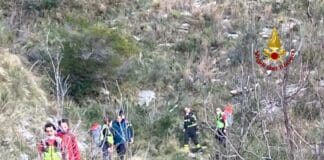 Si perdono sulle alture di Sessarego, ragazze salve grazie all’app per messaggi ragazze soccorse dai Vigili del Fuoco