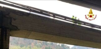 La Spezia – Auto vola giù dal viadotto per 10 metri, salvo il conducente