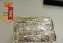 Panetti di hashish “Maradona” e cocaina: arrestati tre spacciatori Polizia di Stato, hashish, Maradona