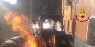 Sturla – Ruspa trancia un tubo del gas e prende fuoco Sturla vigili del fuoco incendio