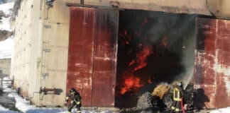 Grosso incendio in un fienile di Propata, salvi gli animali – VIDEO incendio propata vigili del fuoco