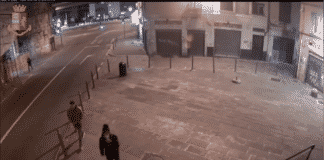 Centro Storico – Rapine violente a passanti e turisti per la dose di eroina, due arresti – VIDEO rapinatori polizia centro storico