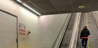 Sarzano, scale mobili della metro ferme da mesi: residenti sul piede di guerra metro sarzano scale stazione metropolitana