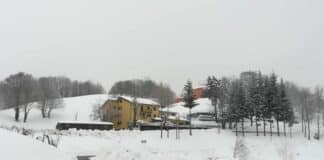Gita alla Casa del Romano e sull’Antola per vedere la neve, raffica di multe dei carabinieri Casa del Romano, monte Antola, neve