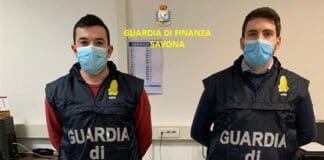 Savona – Sorpreso a spacciare, in casa 18mila euro in contanti: arrestato guardia di finanza, spaccio, spacciatore,