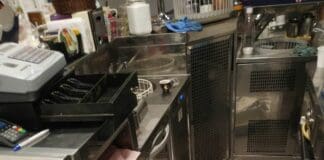 Foce – Ladri in azione in via Pisacane, colpito il Poldo’s Pub