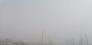 Il Caligo avvolge la costa ligure, lo spettacolo della nebbia di mare – VIDEO
