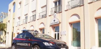Albenga, armato di coltello tenta di rapinare due ragazzi all’uscita della scuola: arrestato