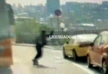 Marassi – Folle corsa tra le auto con lo skateboard, nuova segnalazione – VIDEO skater viale Bracelli