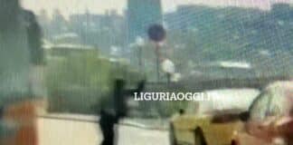 Marassi – Folle corsa tra le auto con lo skateboard, nuova segnalazione – VIDEO skater viale Bracelli