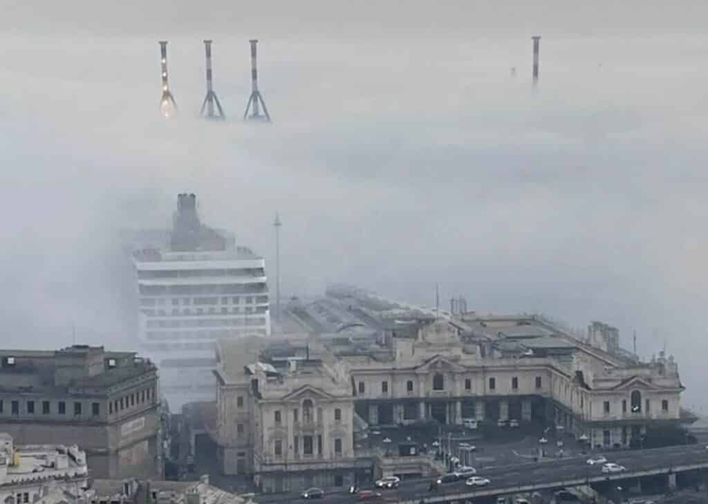 caligo Genova nebbia porto