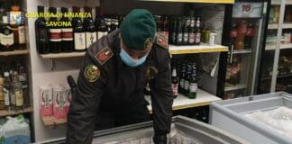 Falsi prodotti Bio venduti ad Albisola Marina Guardia di Finanza cibo scaduto frigo market