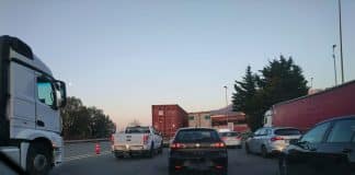 Tir in attesa di entrare in porto, code in autostrada: traffico in tilt a Genova