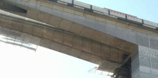 Staglieno – Volano lamiere in via delle Gavette, arrivano dal viadotto Bisagno