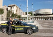 La Spezia, sequestrato uno yacht per contrabbando doganale Guardia di Finanza della Spezia