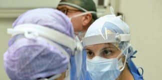 Sanità, rischio burn out per professionisti sanitari in Liguria infermieri medici gaslini