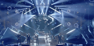 Sanremo 2021 – Extraliscio e Davide Toffolo sul palco con “Bianca Luce Nera”