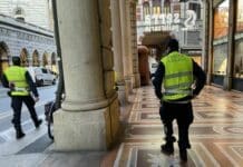 Genova, nel 2022 la Polizia Locale ha sequestrato oltre 7mila capi d’abbigliamento illegale vigili polizia locale