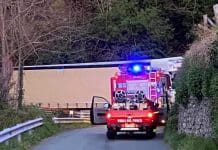 Genova, Tir incastrato sul Monte Fasce, via chiusa