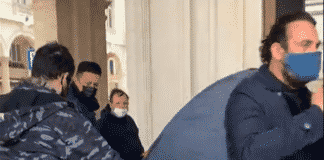 Blitz dei Ristoratori in piazza De Ferrari, a Genova, si sono incatenati – VIDEO Ristoratori Genova protesta