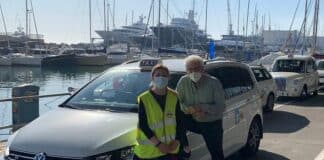 Autismo – Taxi con fiocco blu nella giornata mondiale della consapevolezza autismo taxi fiocco blu genova