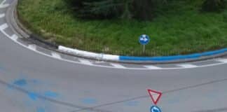 Marassi – Teppisti mascherati da tifosi colorano piazza Guicciardini, presi dai carabinieri piazza guicciardini colorata