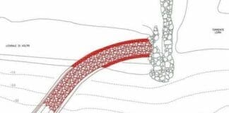 Voltri, il pennello ricurvo alla foce del Leira scatena l’ironia sui social pennello spiaggia Voltri Leira