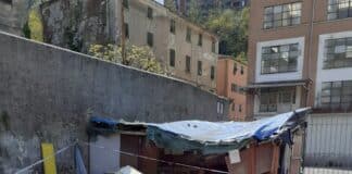 Demolite baracche di disperati in via Carnia a Rivarolo sgombero via Carnia