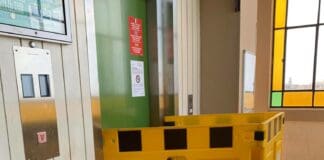 Castelletto – Ascensore “a metà” da due settimane, la rabbia dei residenti