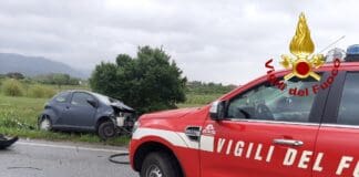 Sarzana, frontale tra due auto: un ferito grave
