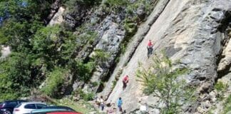 Parete di roccia del lago Val Noci ancora più attrezzata per rocciatori falesia lago Val Noci Montoggio