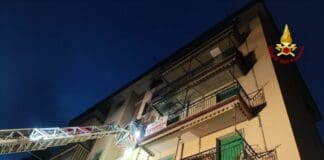 Incendio in via dei Pini a La Spezia incendio via dei Pini La Spezia