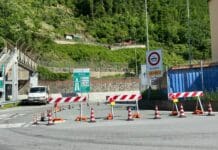Caos autostrade – Lavori al casello di Isola del cantone, betoniera blocca il traffico in uscita Il casello di Isola del Cantone