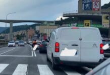 Traffico ancora nel caos in Valbisagno, code per cantieri e restringimenti