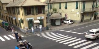 Sestri Ponente, una voragine nella strada appena riasfaltata buco via Merano sestri