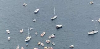 Rave party in barca al largo di Camogli e sui social divampano le proteste Rave party in mare Camogli