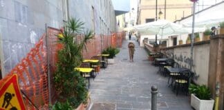 Dehor come funghi a Genova, ora si spostano anche i cantieri (ma scattano le denunce) cantiere spostato dehor