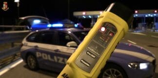 Diano Marina, ubriaco e senza patente causa incidente, 5mila euro di multa etilometro polizia