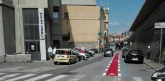 Pista ciclabile in via Dondero a Sampierdarena ma le strisce pedonali sono invisibili pista ciclabile via Dondero sampierdarena