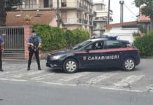 Albenga, ubriaco sfascia un bar e aggredisce i Carabinieri: arrestato