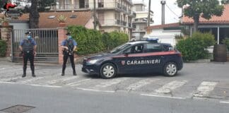 Albenga, ubriaco sfascia un bar e aggredisce i Carabinieri: arrestato