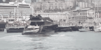 Paura al Porto Antico, yacht scontra due gommoni e si schianta contro l’Isola delle Chiatte – VIDEO